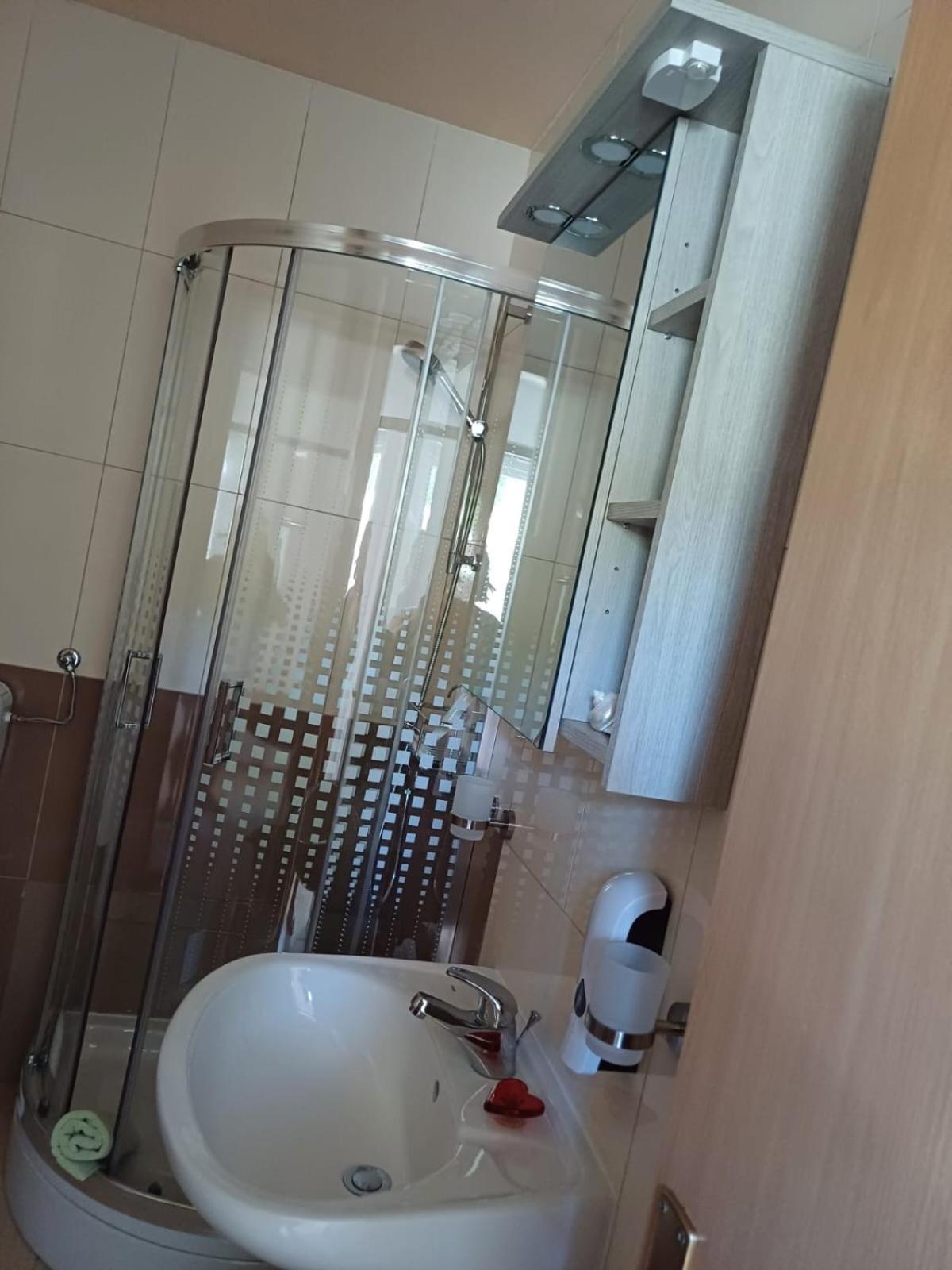 Ambiente Apartment ยาเซนิเซ ภายนอก รูปภาพ