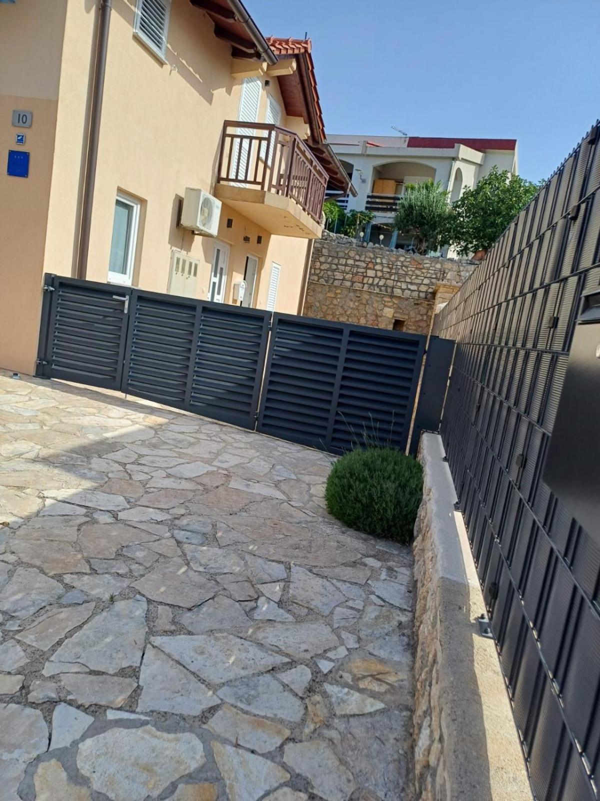 Ambiente Apartment ยาเซนิเซ ภายนอก รูปภาพ